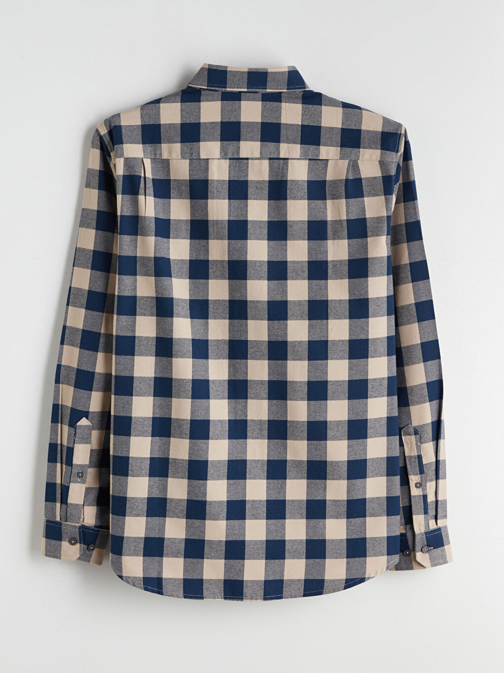 قميص رجالي بأكمام طويلة ونقشة مربعات بقماش الجبردين بقصة عادية-9