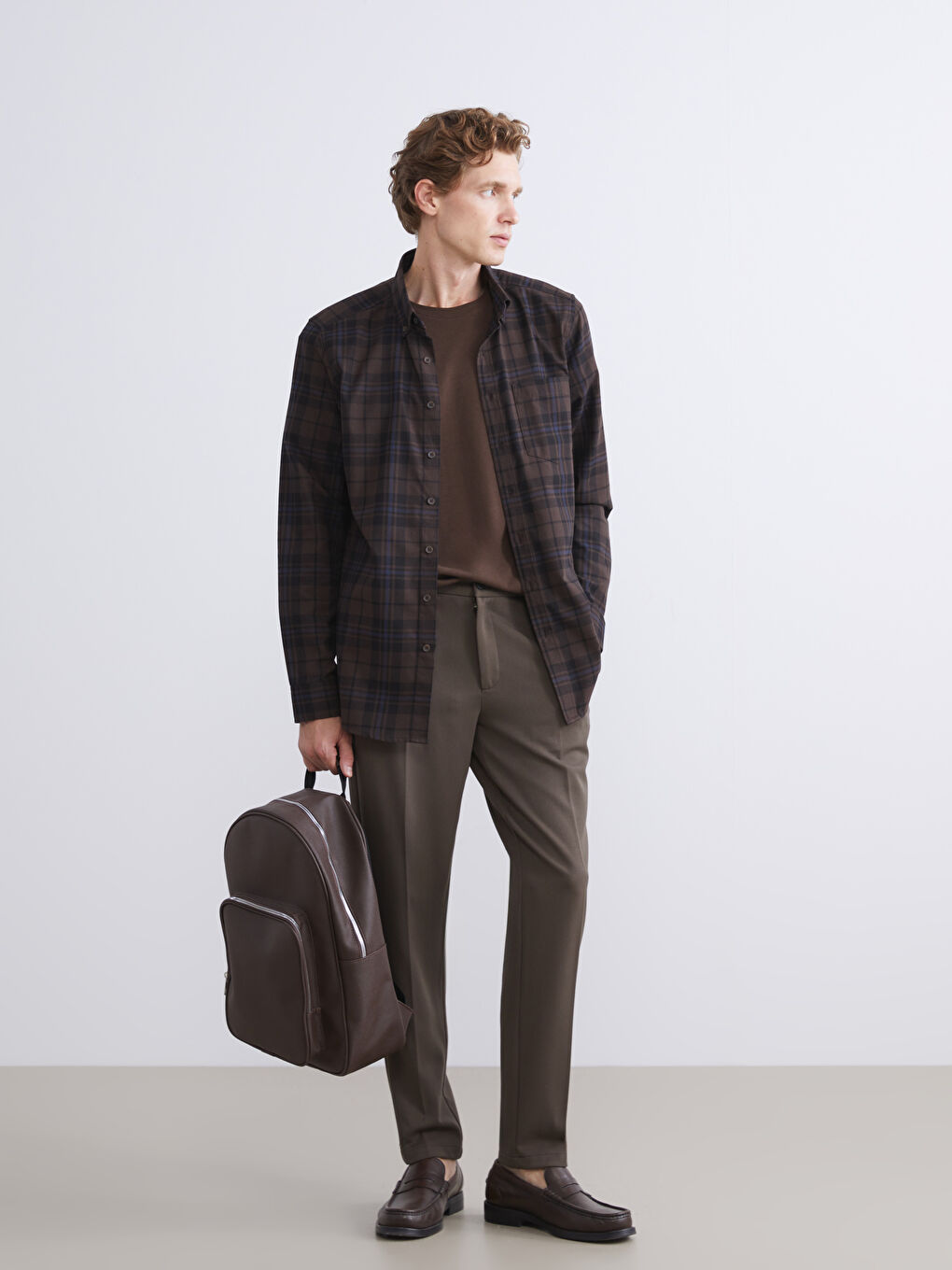 قميص رجالي بأكمام طويلة ونقشة مربعات بقماش الجبردين بقصة عادية-1