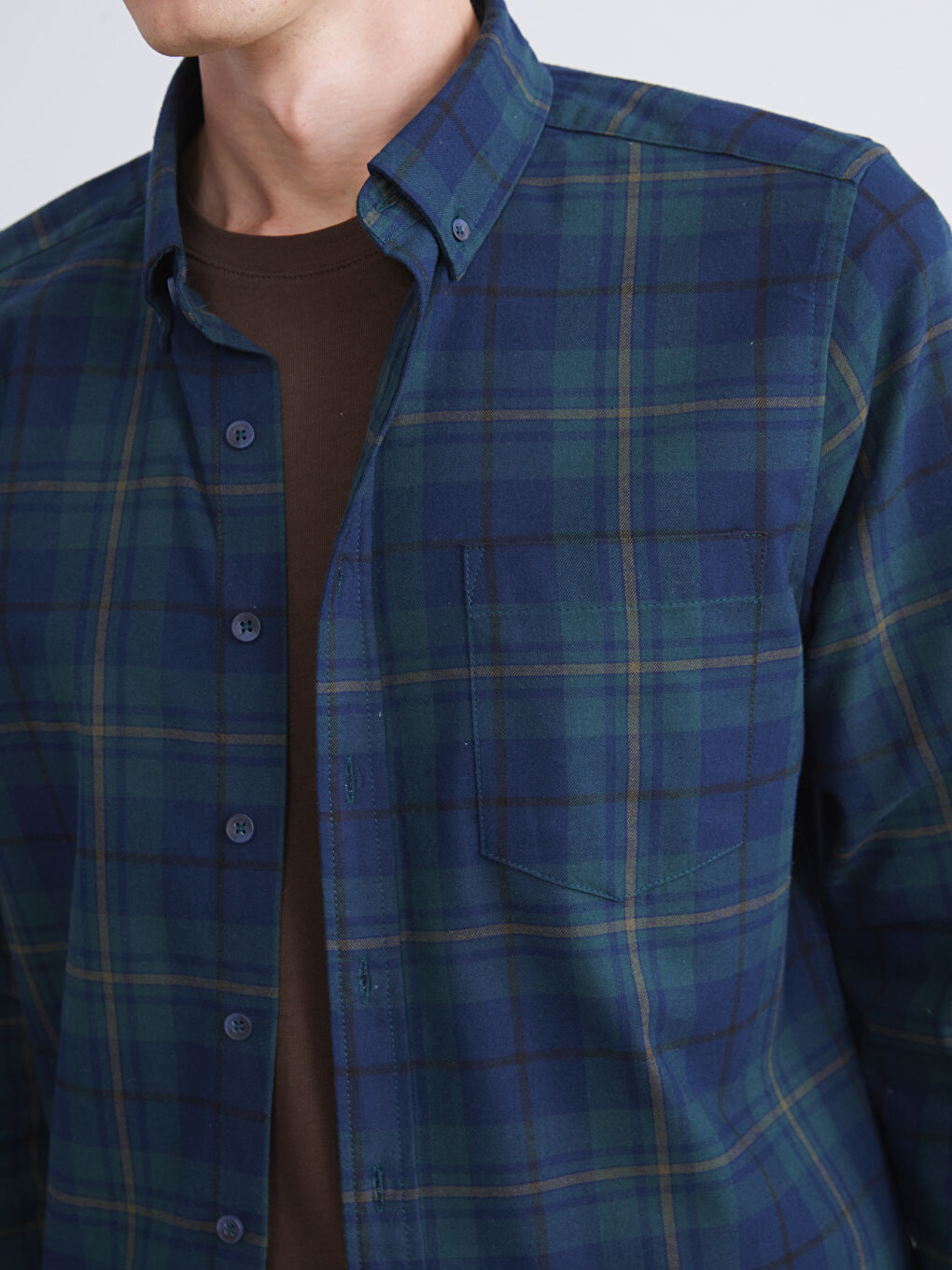 قميص رجالي بأكمام طويلة ونقشة مربعات بقماش الجبردين بقصة عادية-2