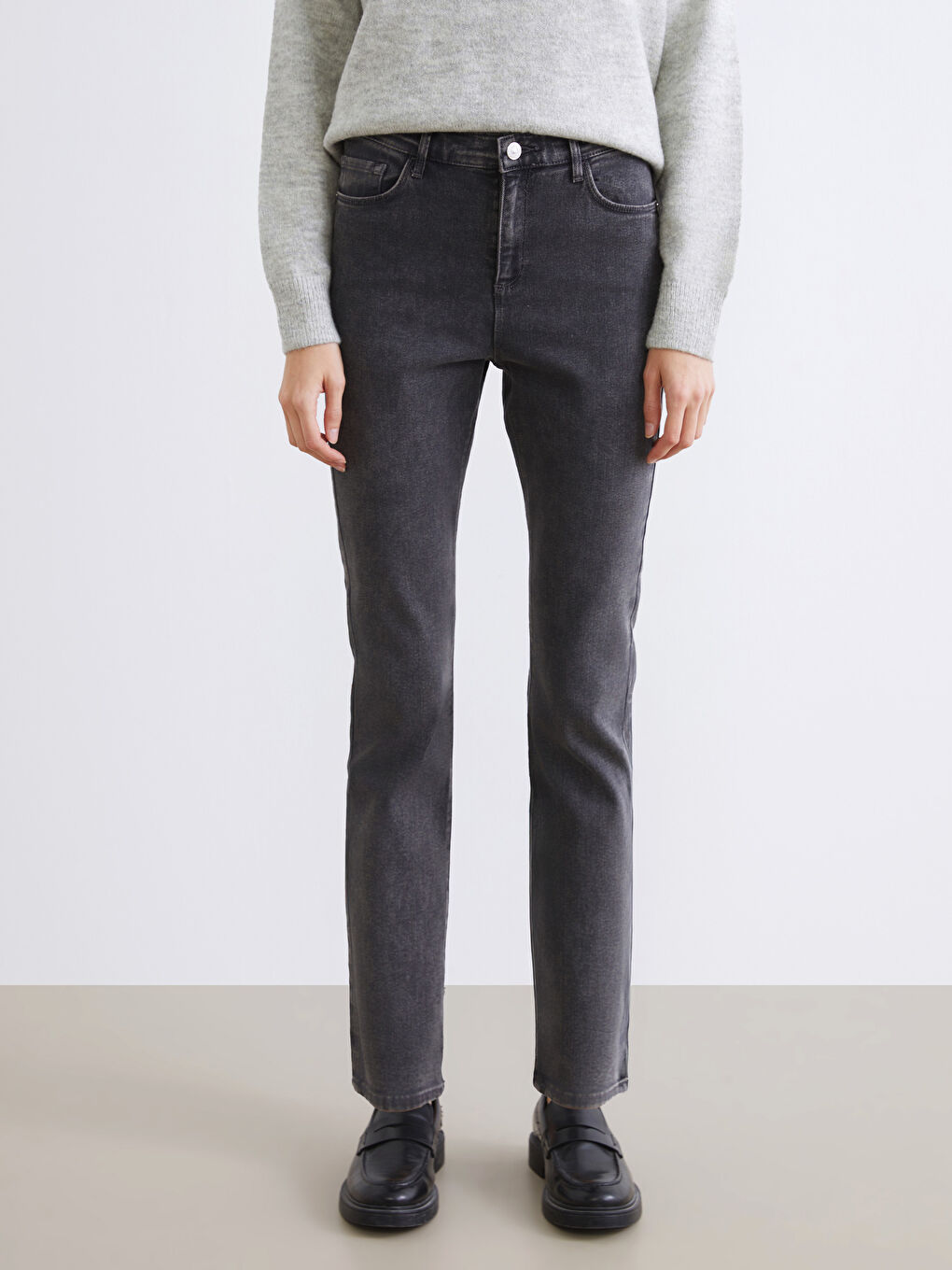 Žena SIVA Traperice-3