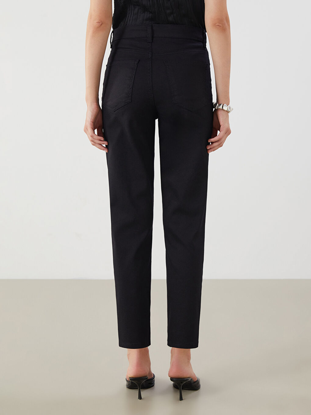 Siyah Slim Fit Kadın Jean Pantolon-4