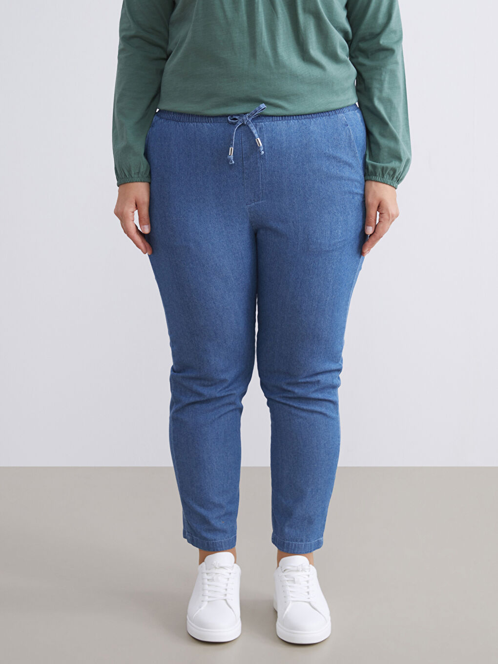 Elasticated Waist Carrot Fit Women's Jeans-5