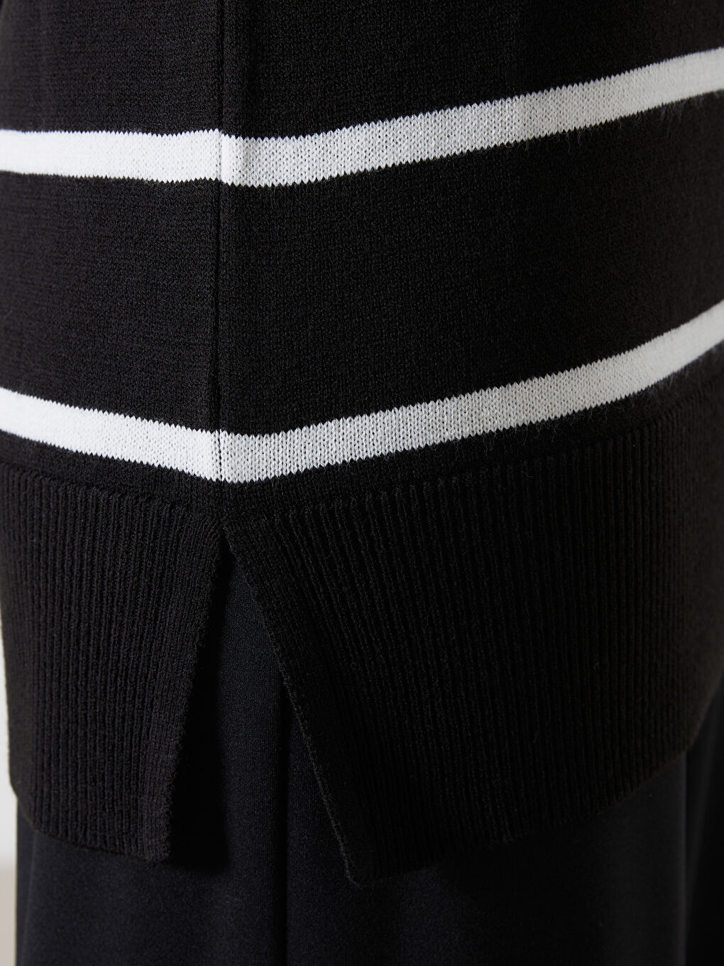 Siyah Dik Yaka Çizgili Kadın Triko Tunik-2