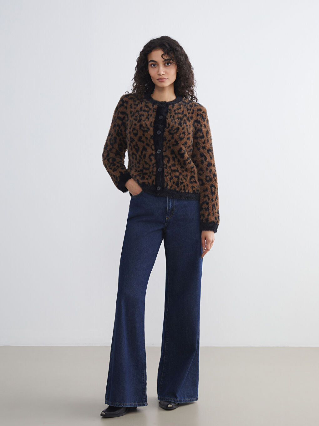 Kahverengi Leopar Desenli Kadın Pelüş Triko Hırka-1