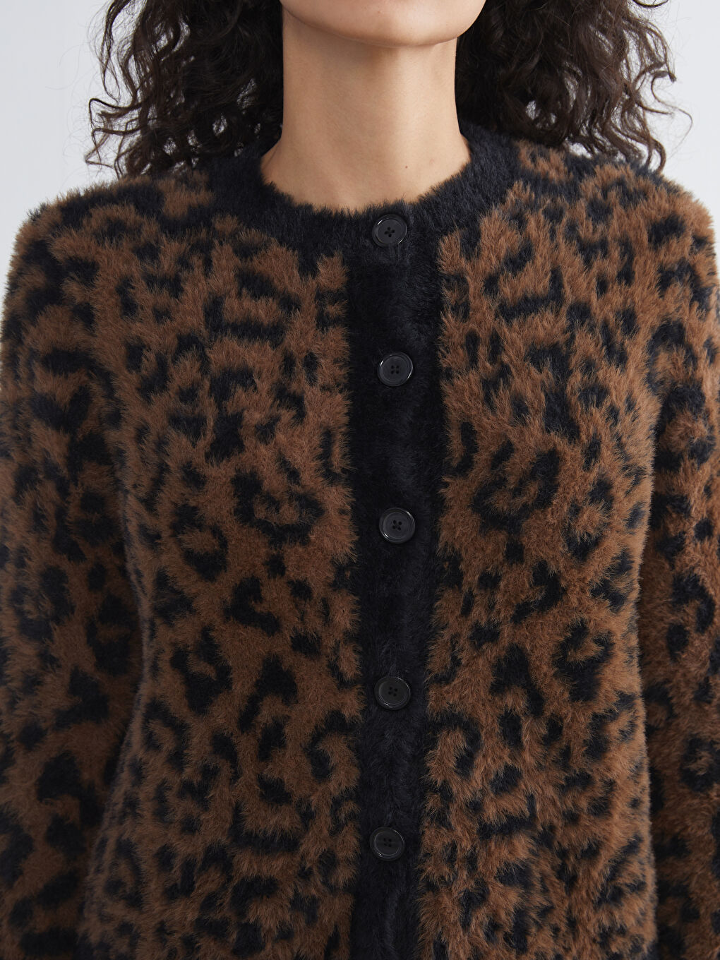 Kahverengi Leopar Desenli Kadın Pelüş Triko Hırka-2