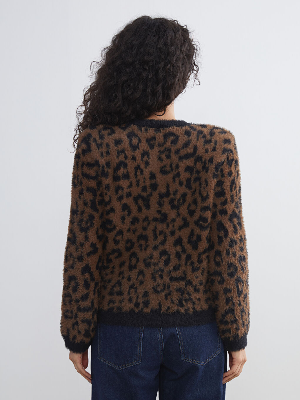 Kahverengi Leopar Desenli Kadın Pelüş Triko Hırka-3