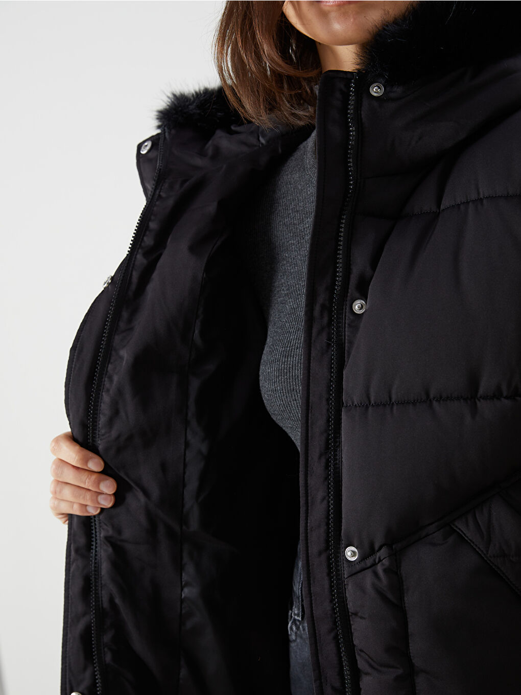 Siyah Kürklü Kapüşonlu Kadın Şişme Mont-2