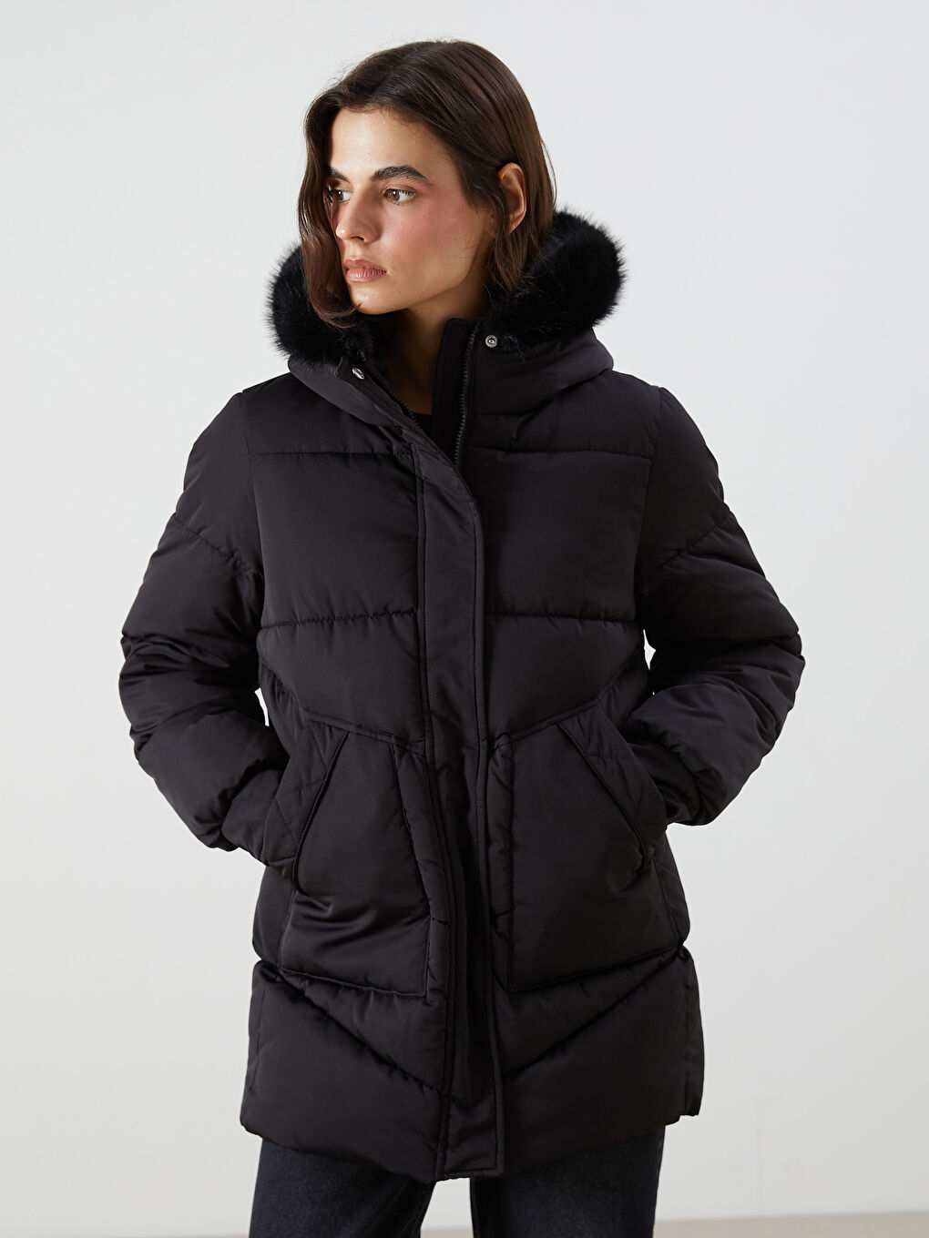 Siyah Kürklü Kapüşonlu Kadın Şişme Mont-3