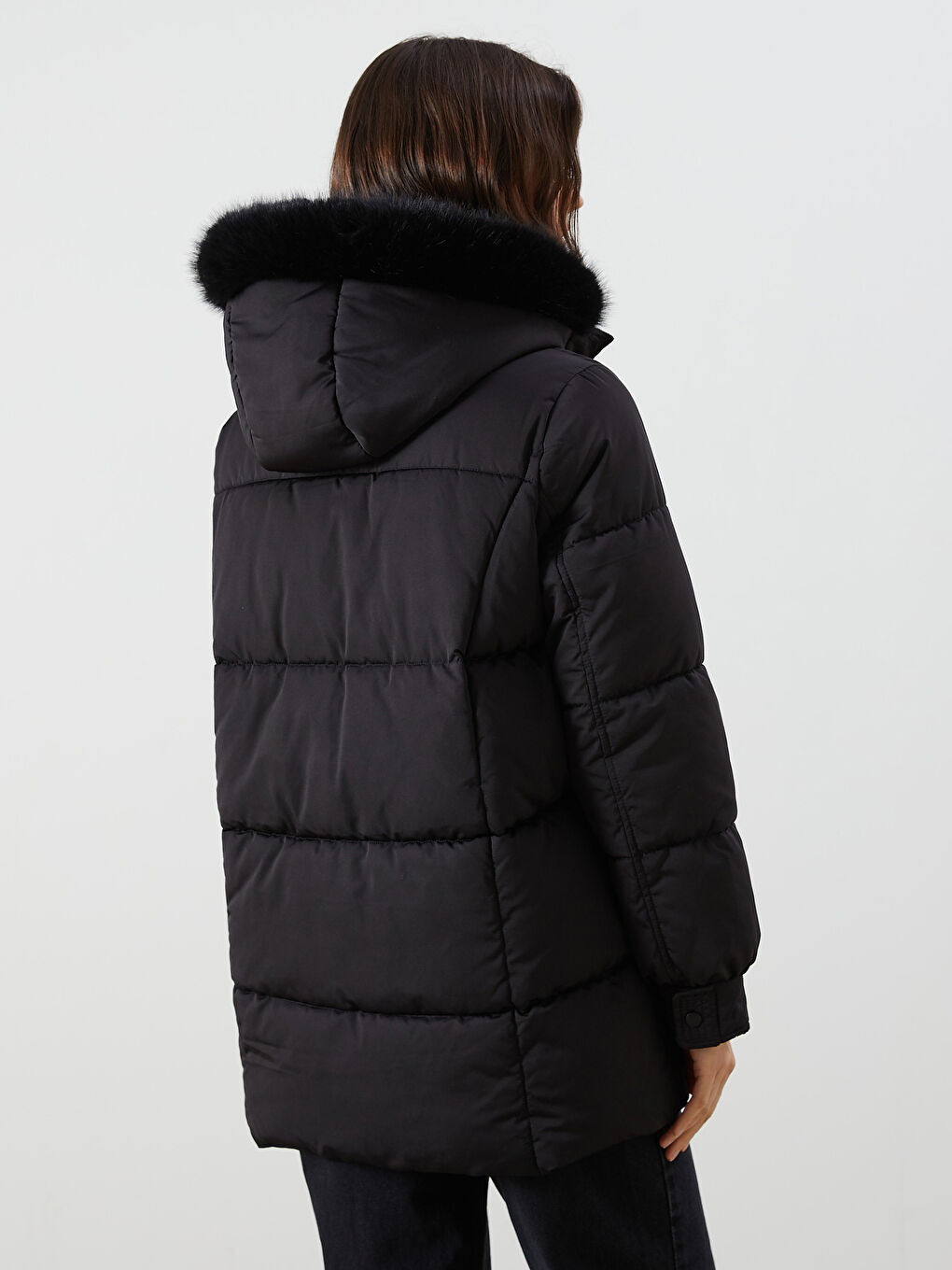 Siyah Kürklü Kapüşonlu Kadın Şişme Mont-5