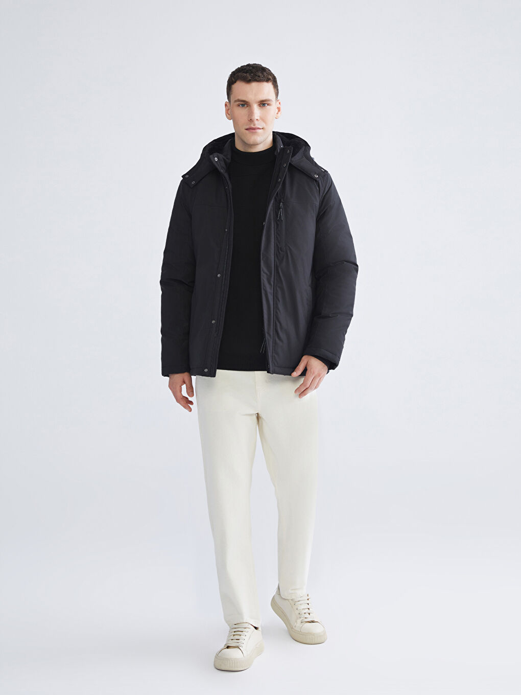 Siyah Standart Kalıp Kapüşonlu Erkek Mont-1