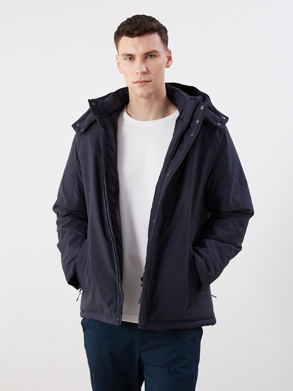 Мужская куртка стандартного кроя с капюшоном