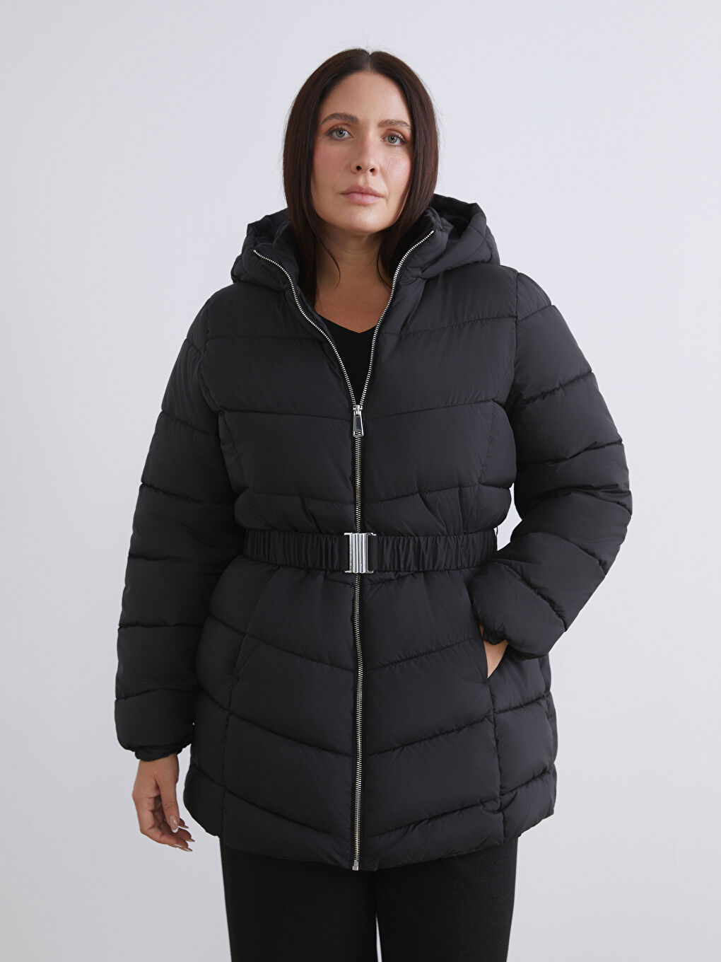 Siyah Kapüşonlu Kadın Şişme Mont-1