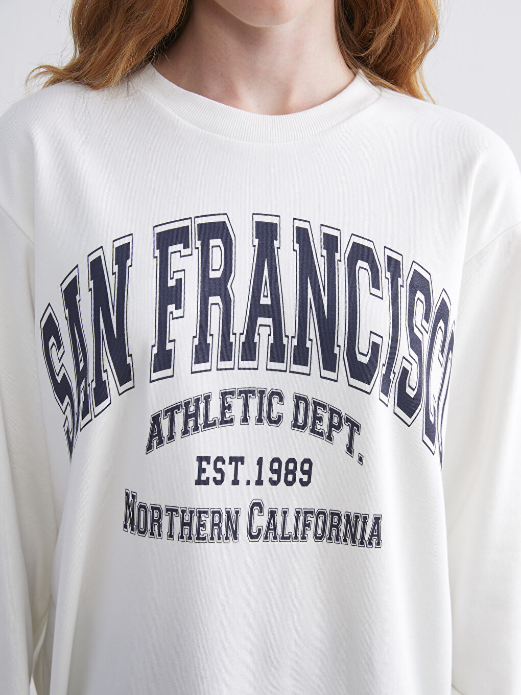 كنزة رياضية واسعة مطبوعة برقبة دائرية للسيدات-5