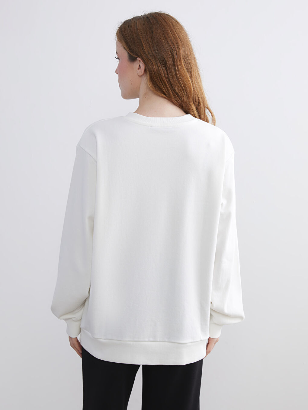 كنزة رياضية واسعة مطبوعة برقبة دائرية للسيدات-7