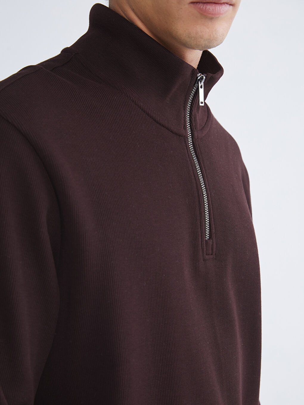 سویتشێرت قۆڵ درێژ بۆ پیاوان بە یه‌خه‌ی مل بەرز و زیپدار-2