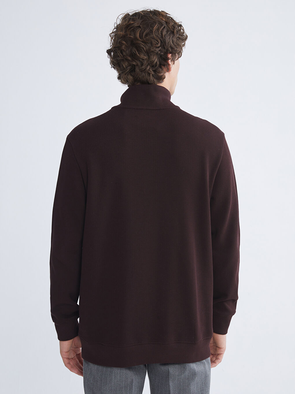 سویتشێرت قۆڵ درێژ بۆ پیاوان بە یه‌خه‌ی مل بەرز و زیپدار-3