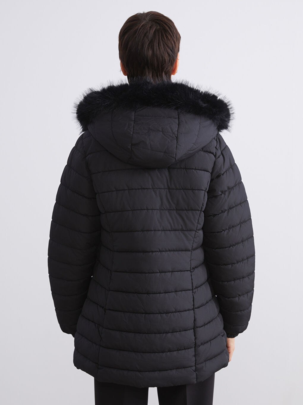 Siyah Kapüşonlu Kadın Şişme Mont-5