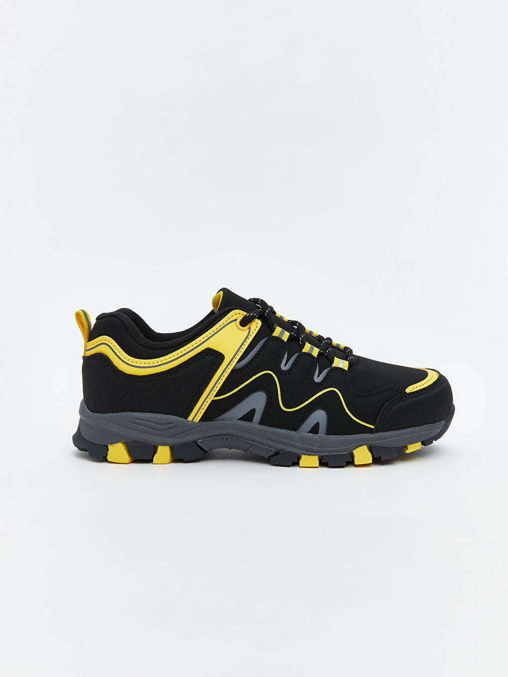 Boy’s Trekking Shoes-1