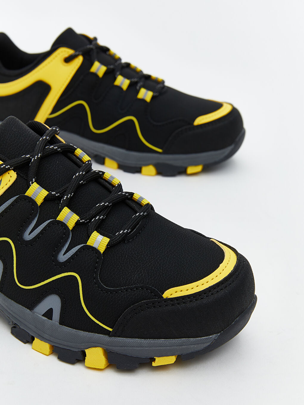 Boy’s Trekking Shoes-2