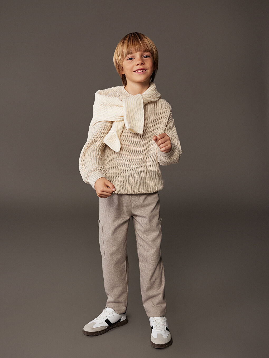 მრგვალი საყელო ტრიკოტაჟი ბიჭების სვიტერი