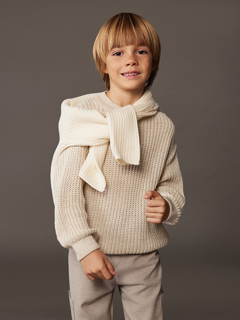 მრგვალი საყელო ტრიკოტაჟი ბიჭების სვიტერი-1