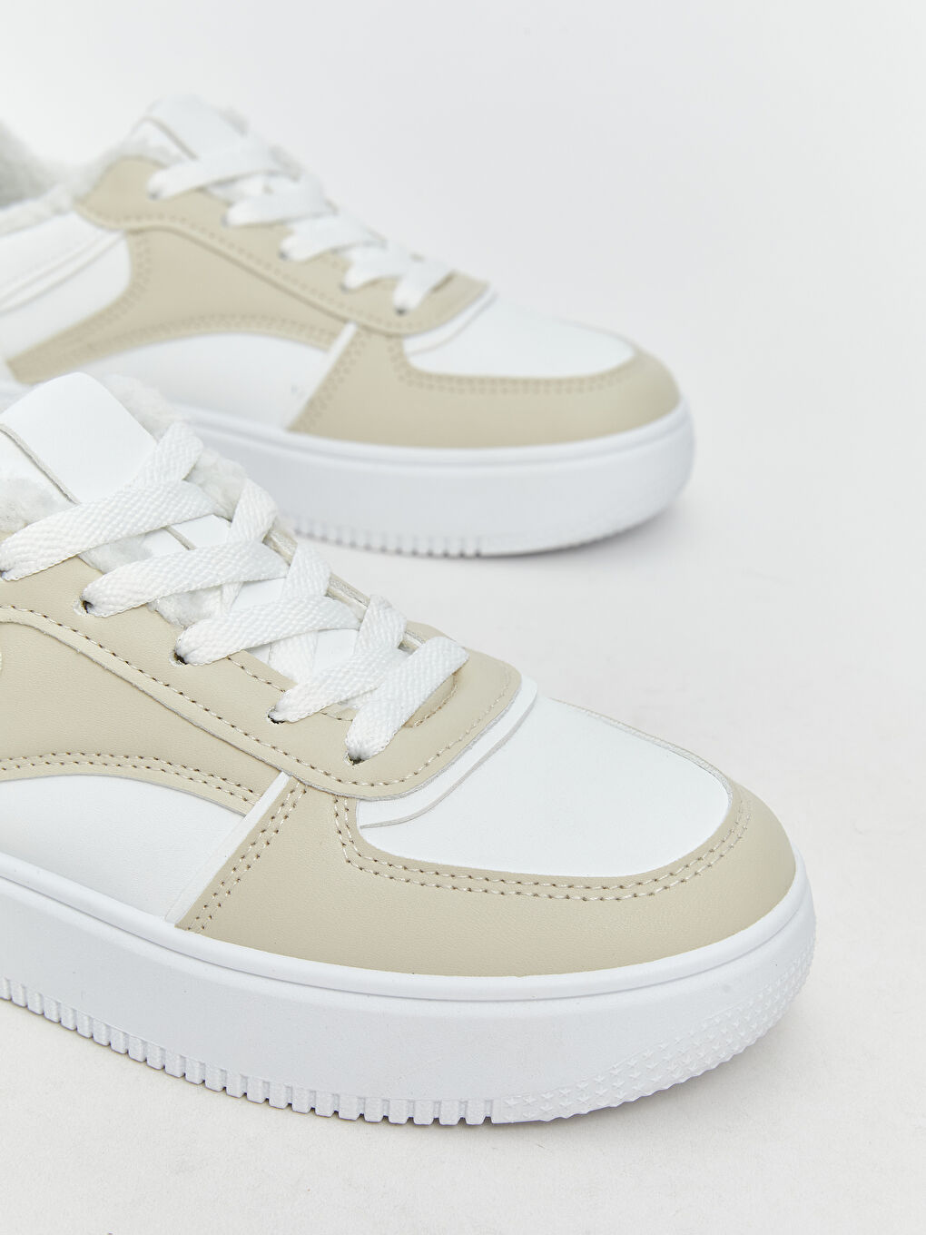 Кроссовки Женские На Шнуровке-2