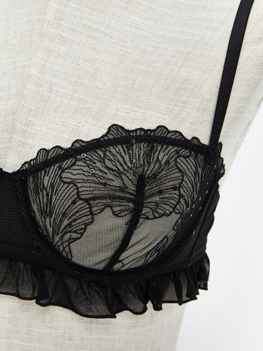 Wired Non-Padded Lace Fancy Strapless Bra-2