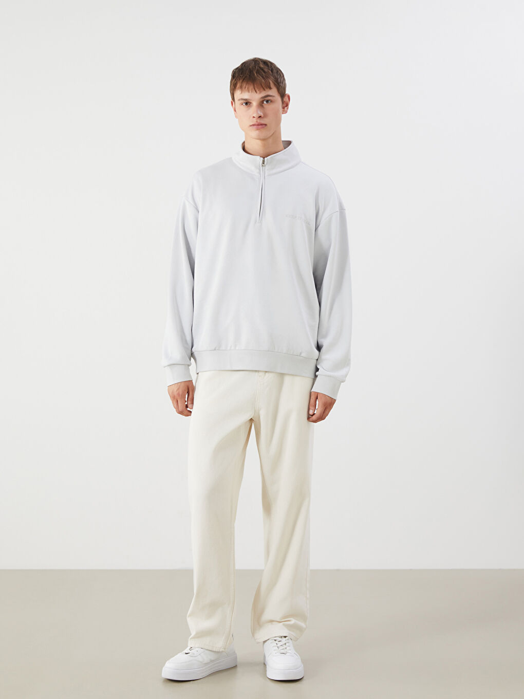 كنزة رياضية مطبوعة بياقة قمعية للرجال-1