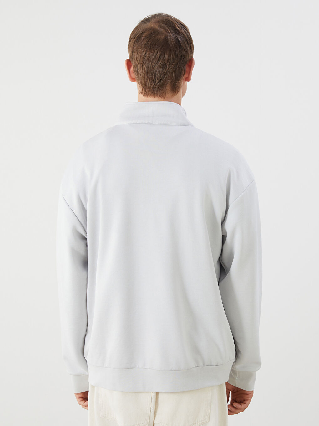 كنزة رياضية مطبوعة بياقة قمعية للرجال-3