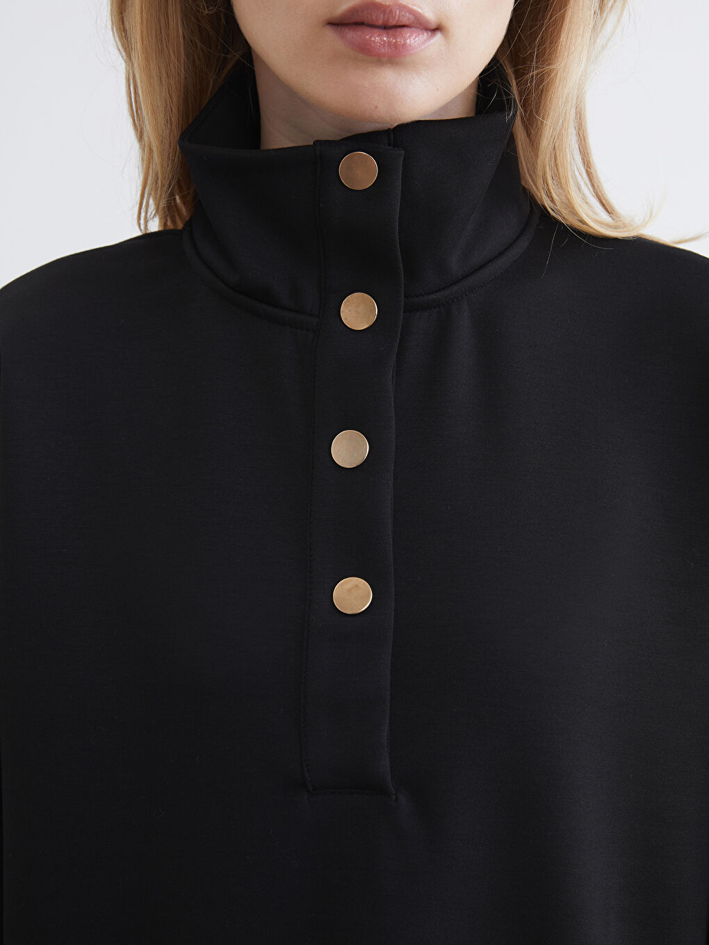 قميص رياضي اسود نساء-3