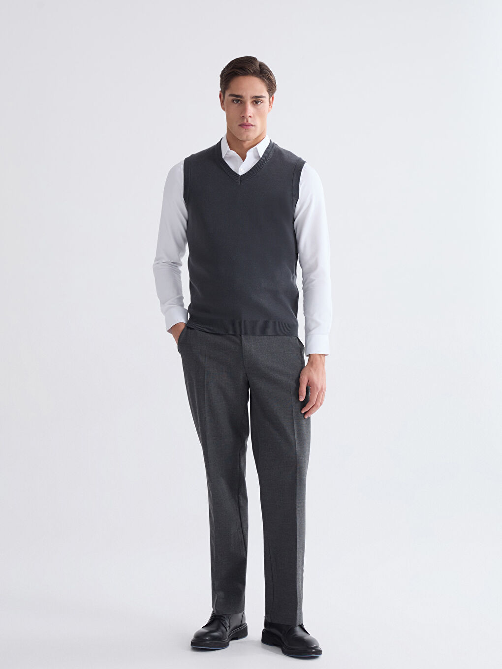 Antrasit Standart Kalıp V Yaka Erkek Triko Süveter-1