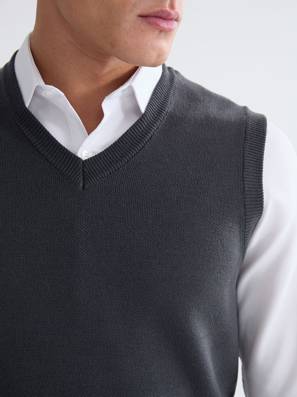 Antrasit Standart Kalıp V Yaka Erkek Triko Süveter-2