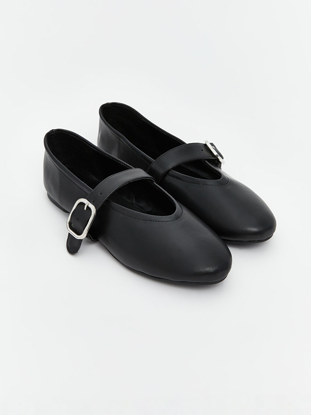 Siyah Deri Görünümlü Kadın Babet