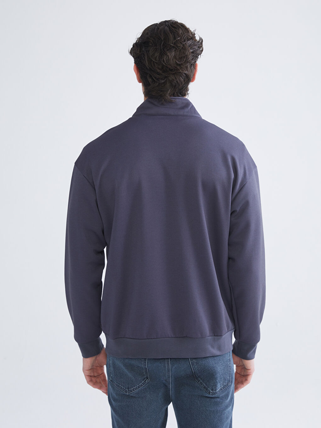 سويت شيرت مطبوع بياقة قمع للرجال-3