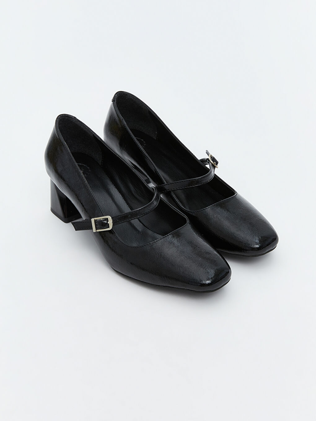 Siyah Deri Görünümlü Kadın Topuklu Ayakkabı