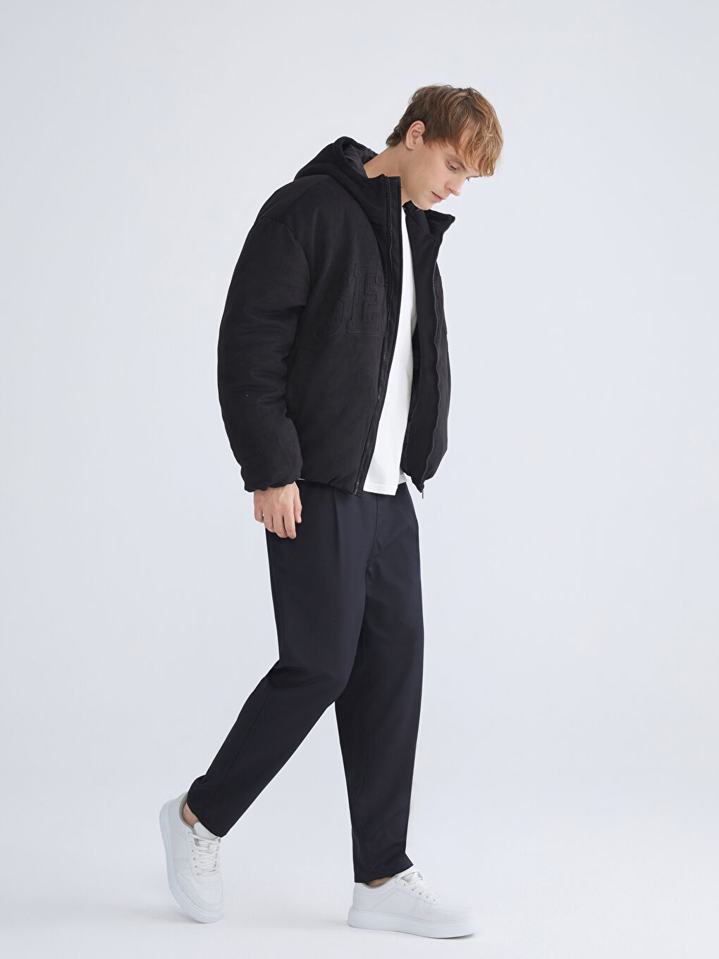 Siyah Rahat Kalıp Kapüşonlu Erkek Şişme Mont-1