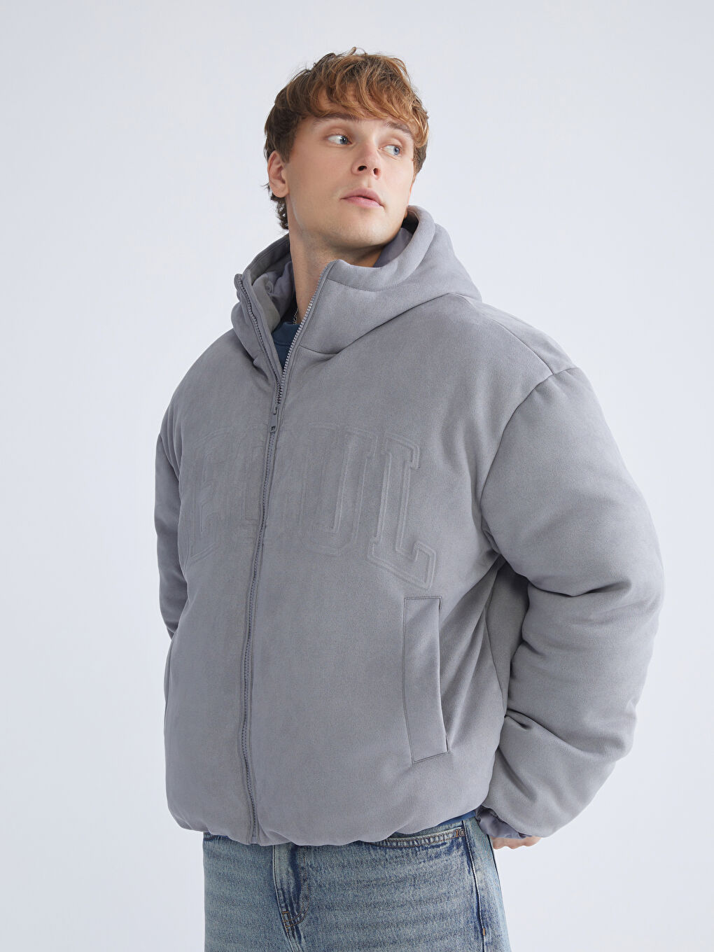 Gri Rahat Kalıp Kapüşonlu Erkek Şişme Mont