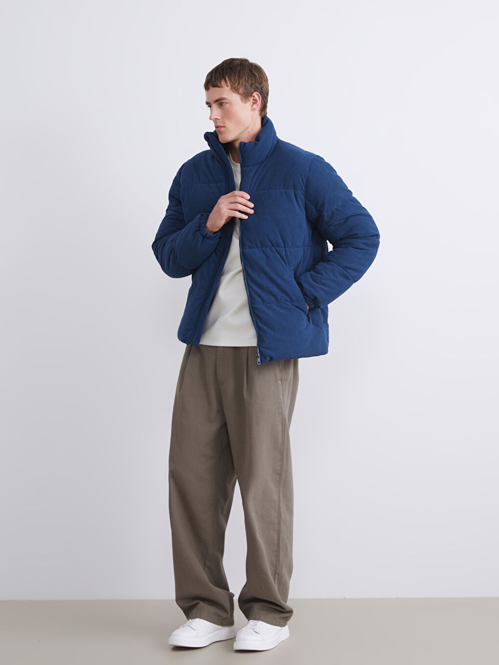 Lacivert Standart Kalıp Dik Yaka Kadife Erkek Şişme Mont-1