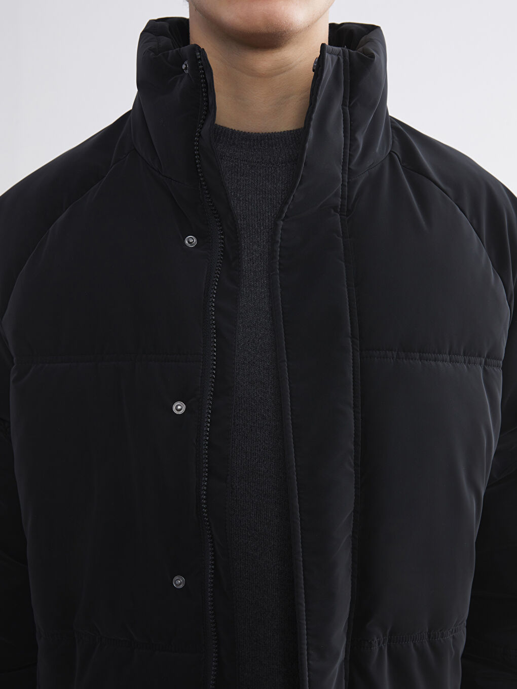 Siyah Rahat Kalıp Dik Yaka Erkek Şişme Mont-2