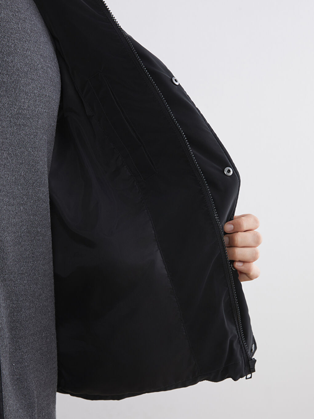 Siyah Rahat Kalıp Dik Yaka Erkek Şişme Mont-3