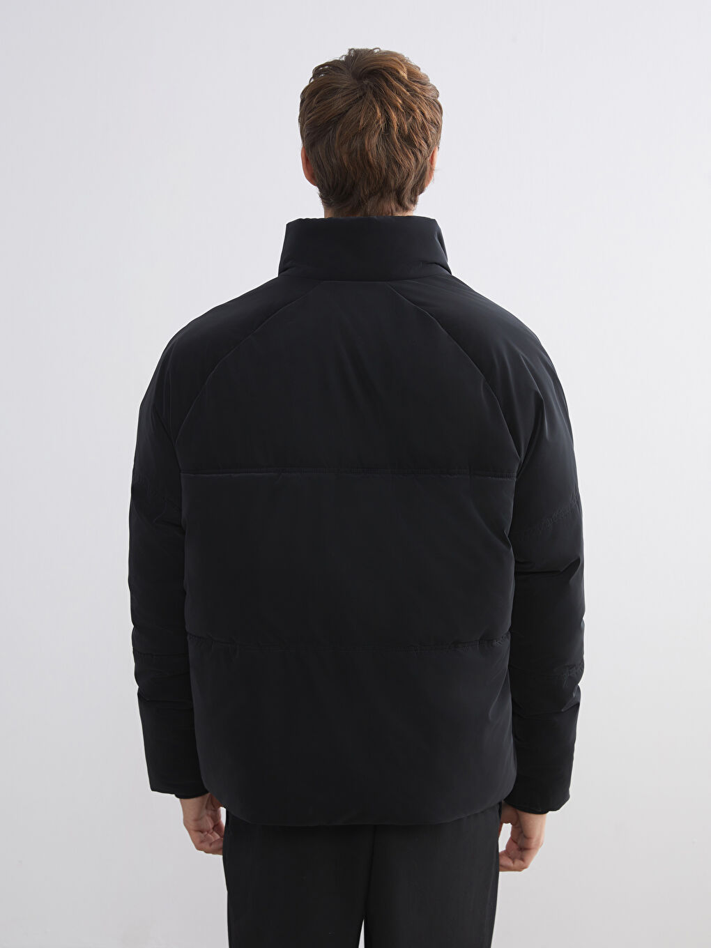 Siyah Rahat Kalıp Dik Yaka Erkek Şişme Mont-4