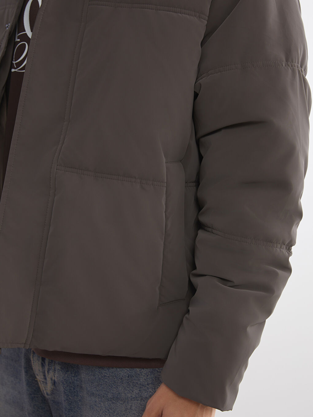 معطف منفوخ بغطاء للرأس بمقاس مريح للرجال-2