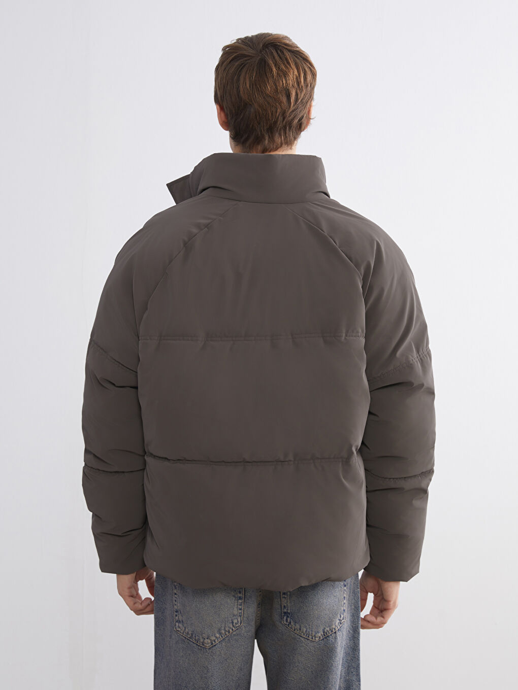 معطف منفوخ بغطاء للرأس بمقاس مريح للرجال-4