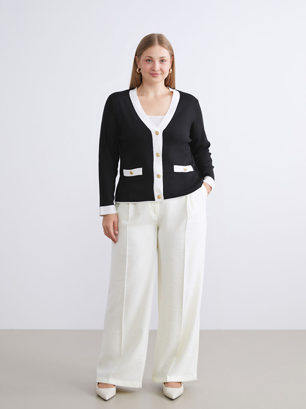 Siyah V Yaka Kadın Triko Hırka-5