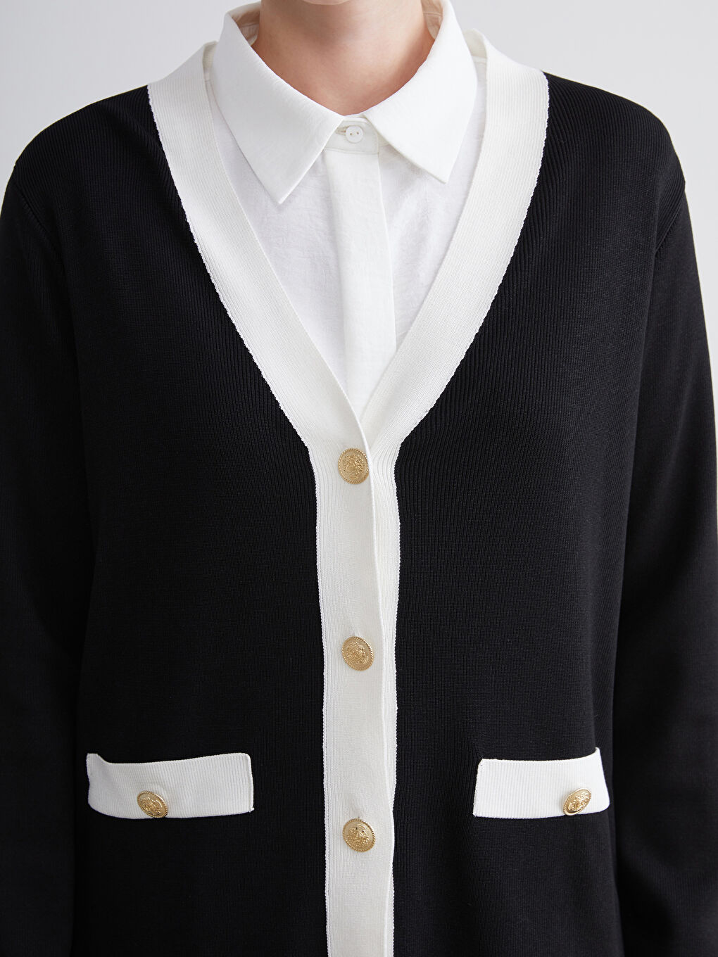 Siyah V Yaka Kadın Triko Hırka-3