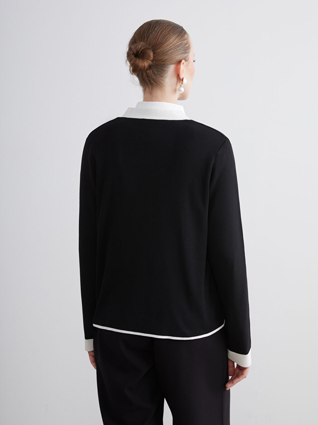 Siyah V Yaka Kadın Triko Hırka-4