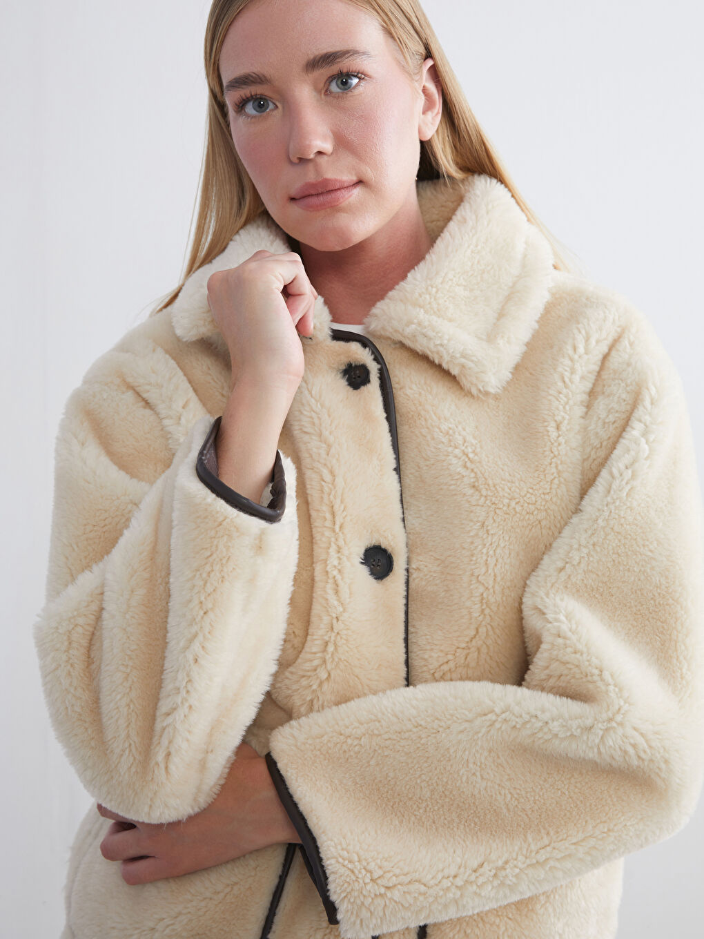 Ekru Gömlek Yaka Oversize Kadın Pelüş Mont