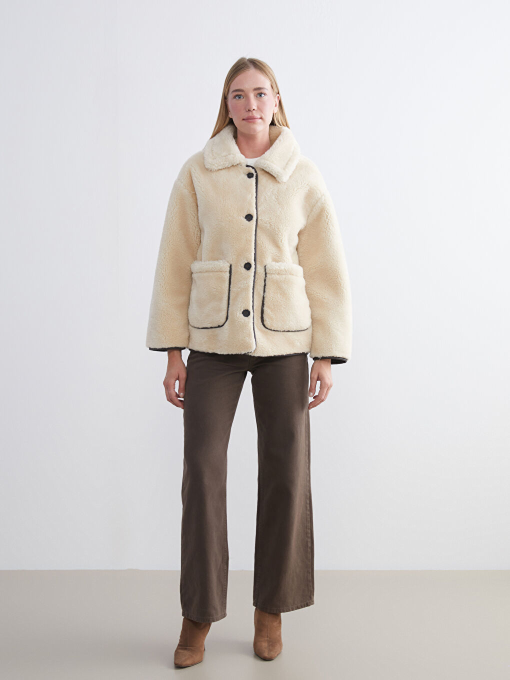 Ekru Gömlek Yaka Oversize Kadın Pelüş Mont-1