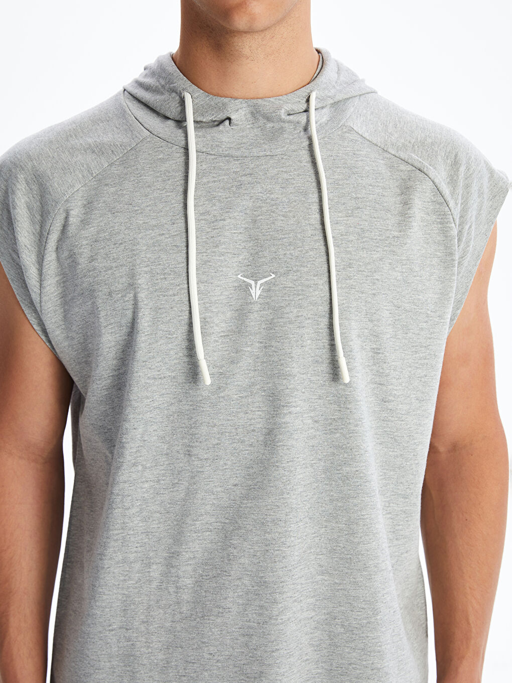 تيشيرت رجالي بدون أكمام مزود بغطاء رأس-2