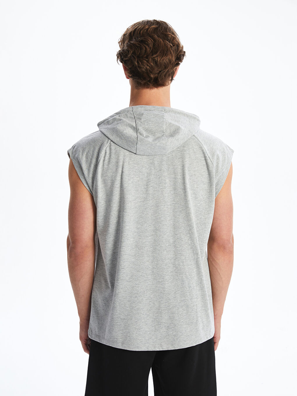 تيشيرت رجالي بدون أكمام مزود بغطاء رأس-3